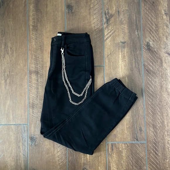 Medium black mom pants (including chain) from Ardene - Picture 2 of 3